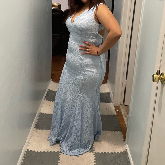 Prom/Gala Gown - Picture 3 of 4